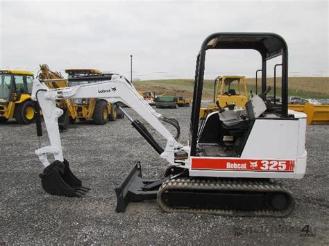 2000 bobcat 325 mini excavator|bobcat mini excavator size chart.